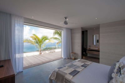 Luxury Villa Photo #28