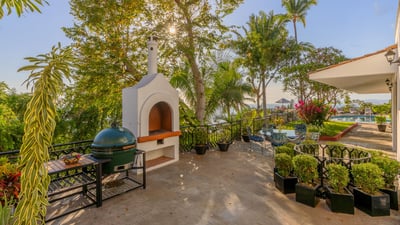 Luxury Villa Photo #16