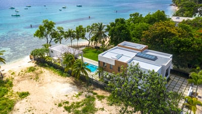 Luxury Villa Photo #3