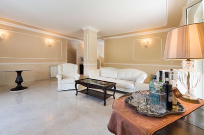 Luxury Villa Photo #19