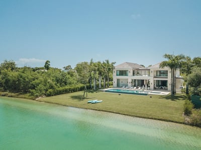 Luxury Villa Photo #3