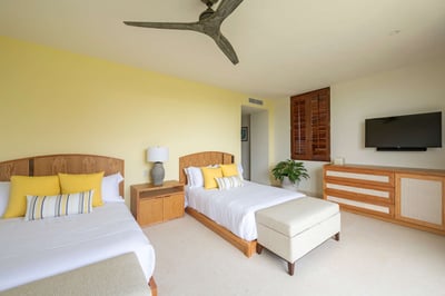 Luxury Villa Photo #12