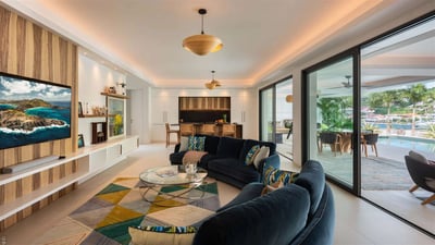 Luxury Villa Photo #6