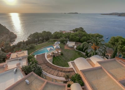Luxury Villa Photo #2