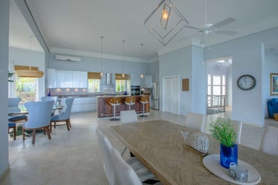 Luxury Villa Photo #5