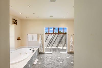 Luxury Villa Photo #35