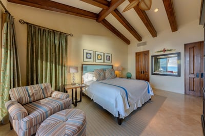 Luxury Villa Photo #30