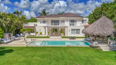Luxury Villa Photo #2