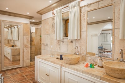 Luxury Villa Photo #26