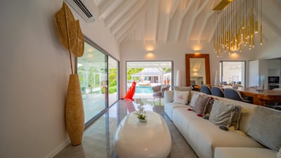 Luxury Villa Photo #18