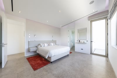 Luxury Villa Photo #28