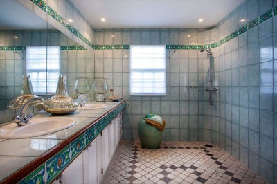 Luxury Villa Photo #37