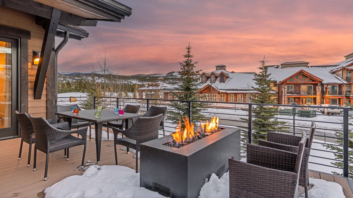 On the Corner at The Shores