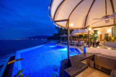 Luxury Villa Photo #12