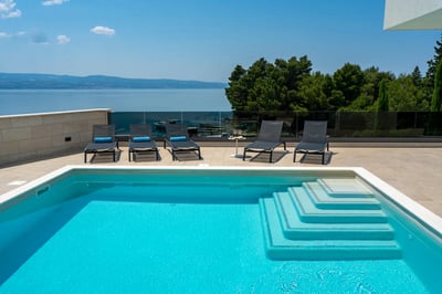 Luxury Villa Photo #7