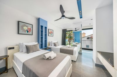 Luxury Villa Photo #31
