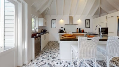 Kitchen & Dining Area: Modern and fully equipped. Electric oven, induction cooker, microwave, refrig