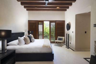 Luxury Villa Photo #18