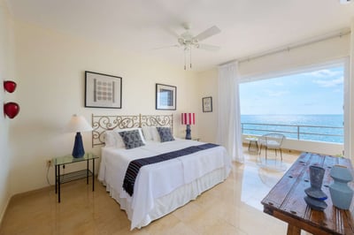Luxury Villa Photo #38
