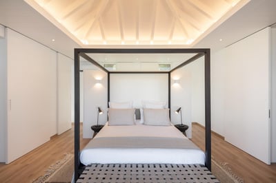 Luxury Villa Photo #12