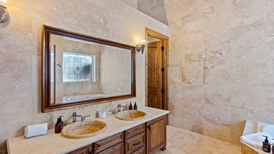 King suite ensuite dual sinks