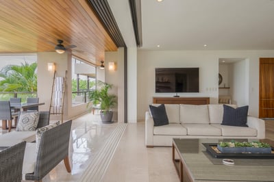 Luxury Villa Photo #9