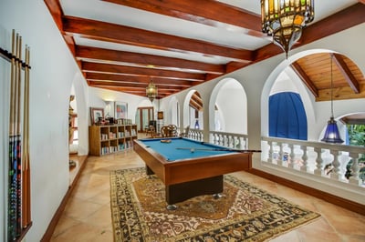Luxury Villa Photo #25
