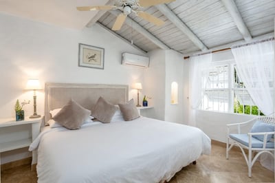 Luxury Villa Photo #11