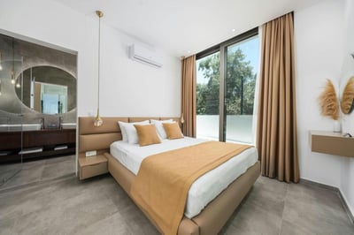 Luxury Villa Photo #16