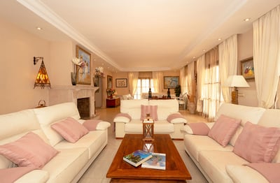 Luxury Villa Photo #16