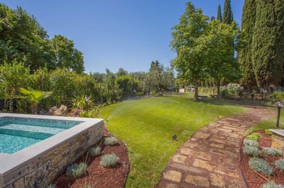 Luxury Villa Photo #4
