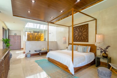Luxury Villa Photo #18