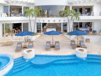 Luxury Villa Photo #2