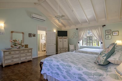 Luxury Villa Photo #37