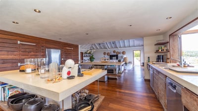 Kitchen & Dining Area