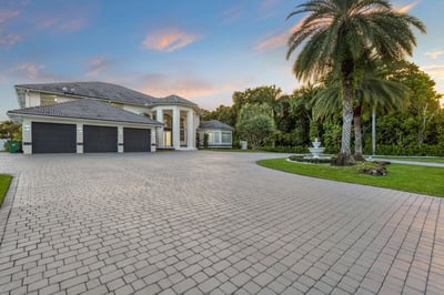 Luxury Villa Photo #5