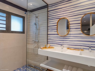 Luxury Villa Photo #40
