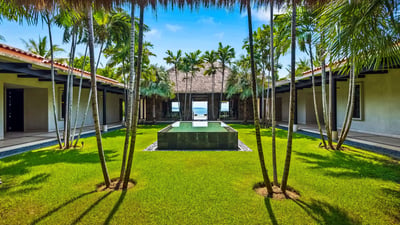 Luxury Villa Photo #8