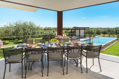 Luxury Villa Photo #17