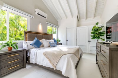 Luxury Villa Photo #16