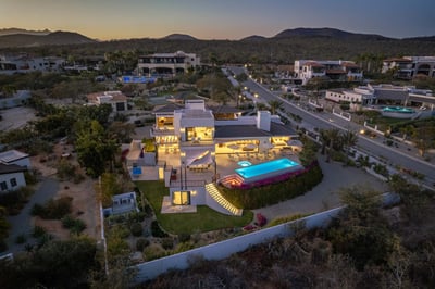 Luxury Villa Photo #38