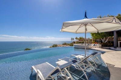 Luxury Villa Photo #8