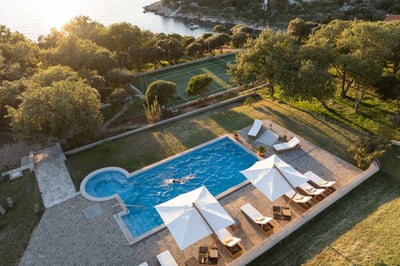 Luxury Villa Photo #11