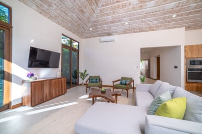 Luxury Villa Photo #13