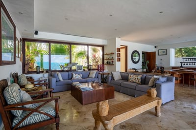 Luxury Villa Photo #14