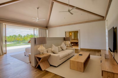 Luxury Villa Photo #32