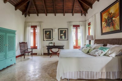 Luxury Villa Photo #32