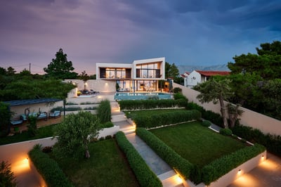 Luxury Villa Photo #3