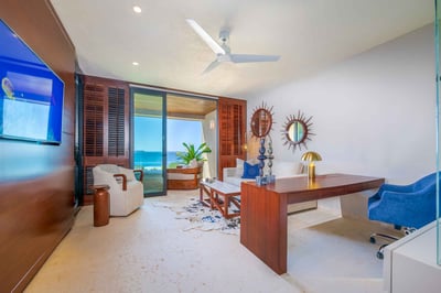 Luxury Villa Photo #38