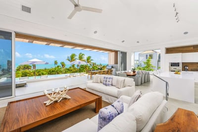 Luxury Villa Photo #9